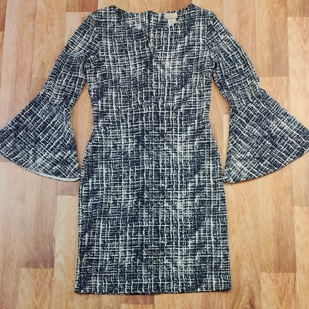 Navy and White V-Neck‎ Sheath Dress with Bell Sleeves Mochi